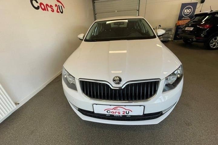 Hvid Skoda Octavia fra 2016