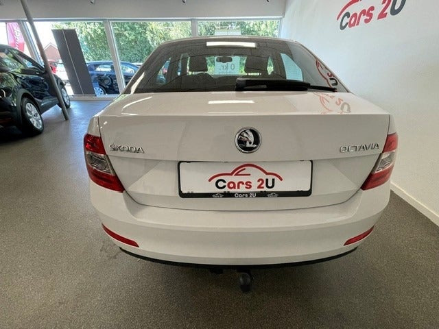 Hvid Skoda Octavia fra 2016