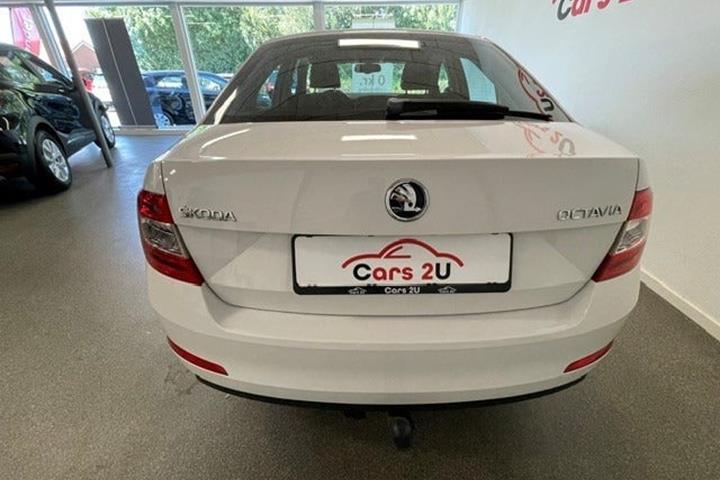 Hvid Skoda Octavia fra 2016