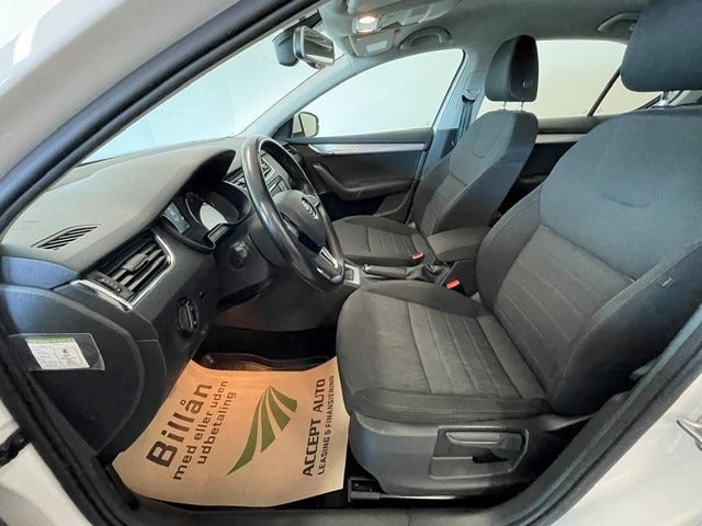 Hvid Skoda Octavia fra 2016