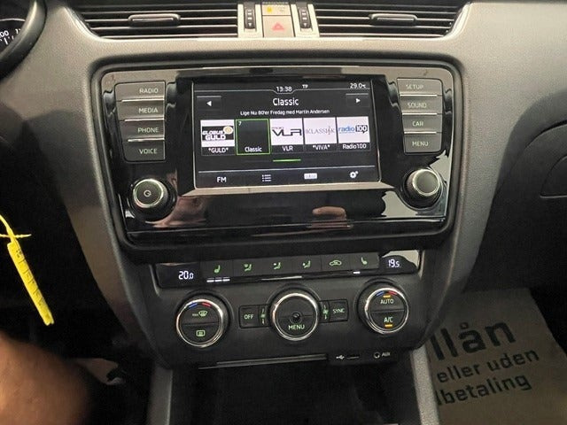Hvid Skoda Octavia fra 2016
