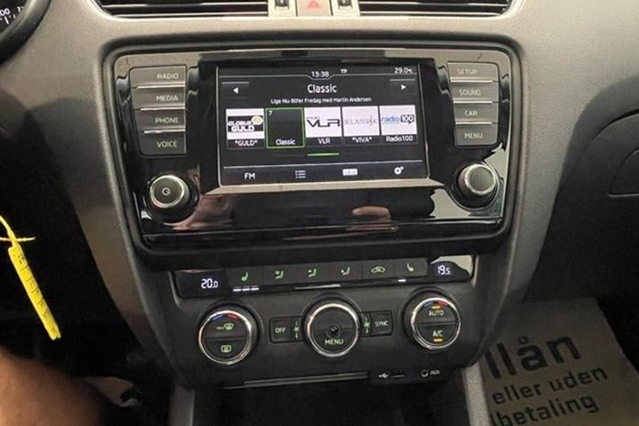 Hvid Skoda Octavia fra 2016