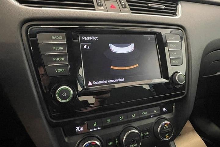 Hvid Skoda Octavia fra 2016