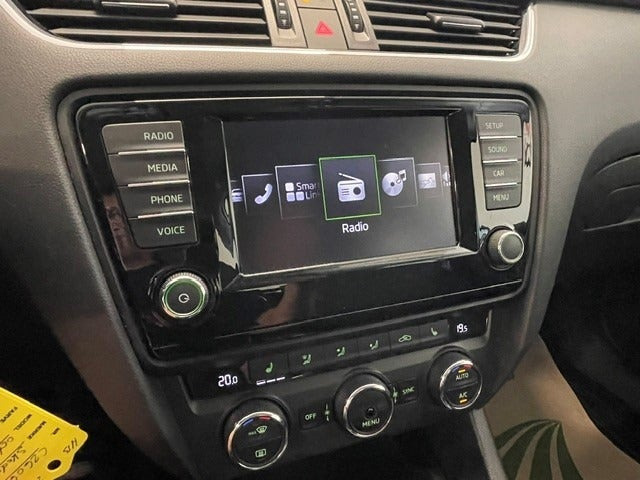 Hvid Skoda Octavia fra 2016
