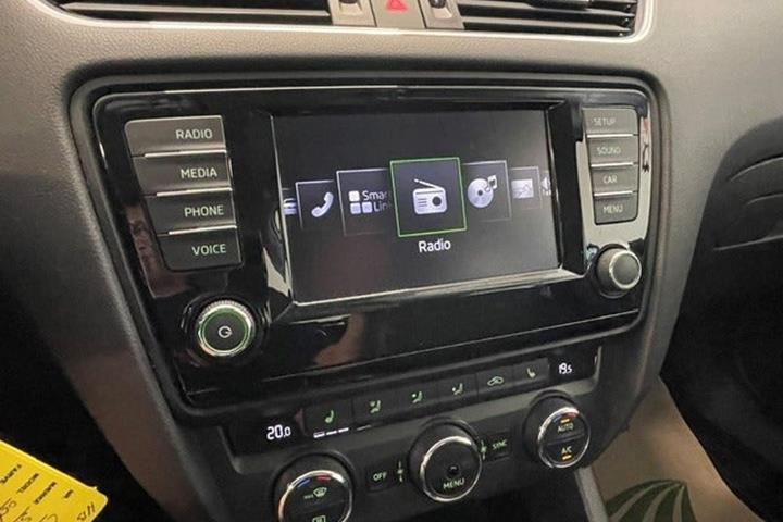 Hvid Skoda Octavia fra 2016