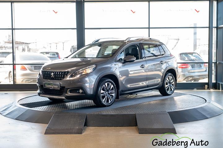 Grå Peugeot 2008 fra 2017