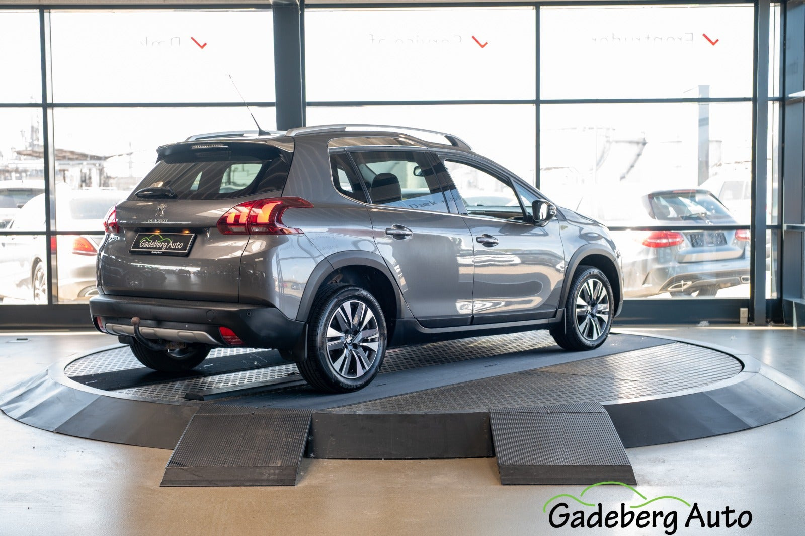 Grå Peugeot 2008 fra 2017