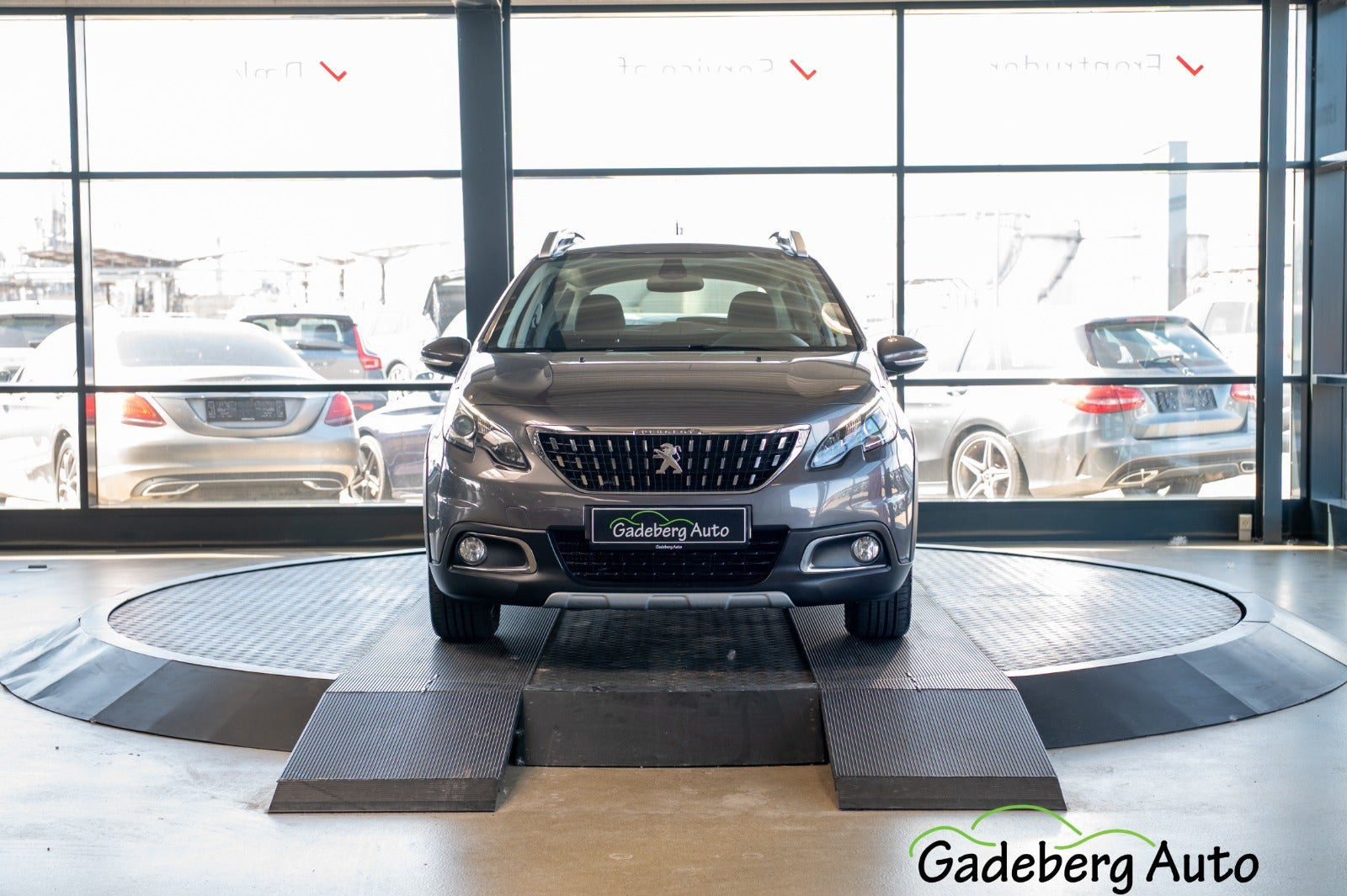 Grå Peugeot 2008 fra 2017