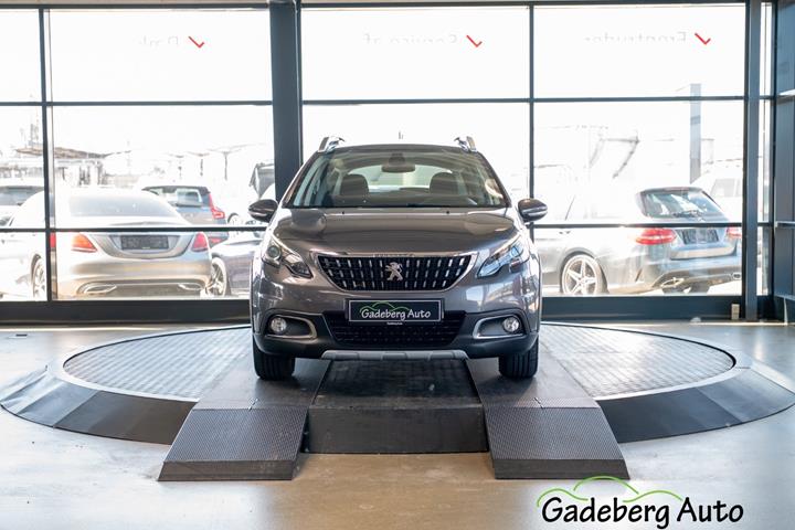 Grå Peugeot 2008 fra 2017