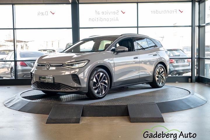 Grå VW ID.4 fra 2023 set udefra