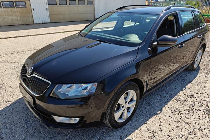 Gul Skoda Octavia fra 2014