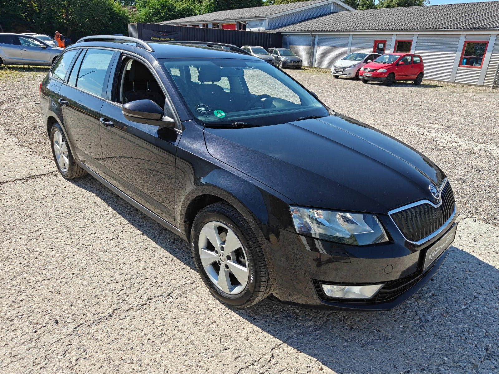 Gul Skoda Octavia fra 2014