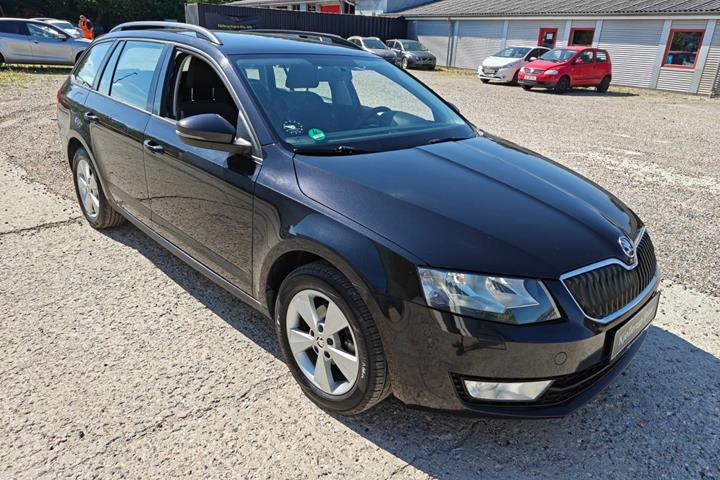 Gul Skoda Octavia fra 2014