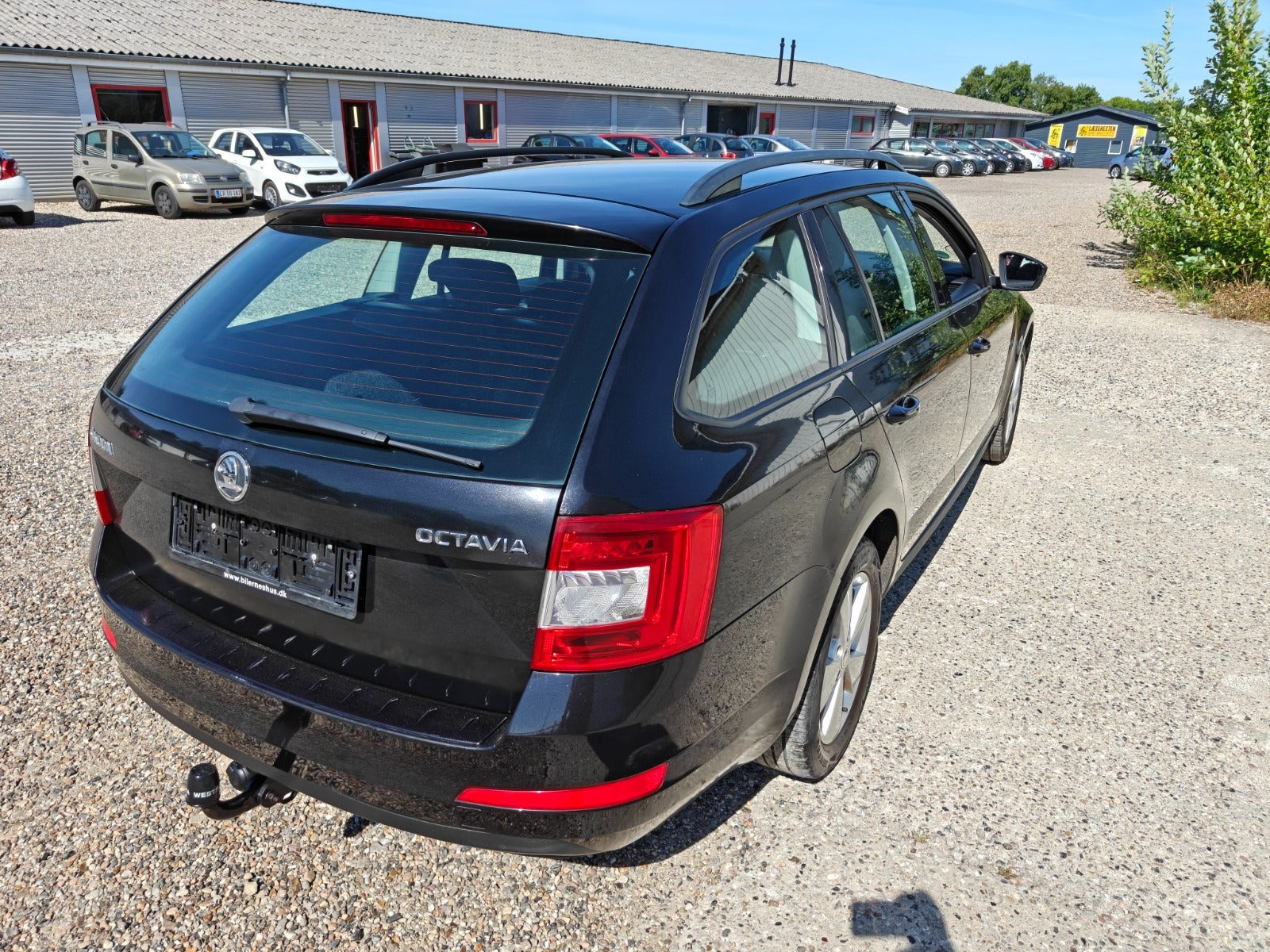 Gul Skoda Octavia fra 2014
