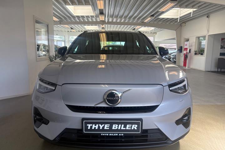 Sølv Volvo XC40 fra 2024