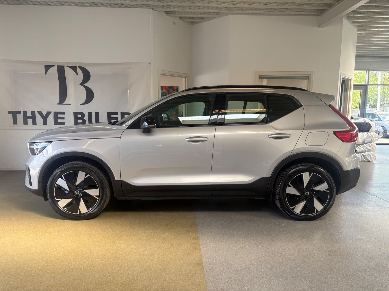 Sølv Volvo XC40 fra 2024