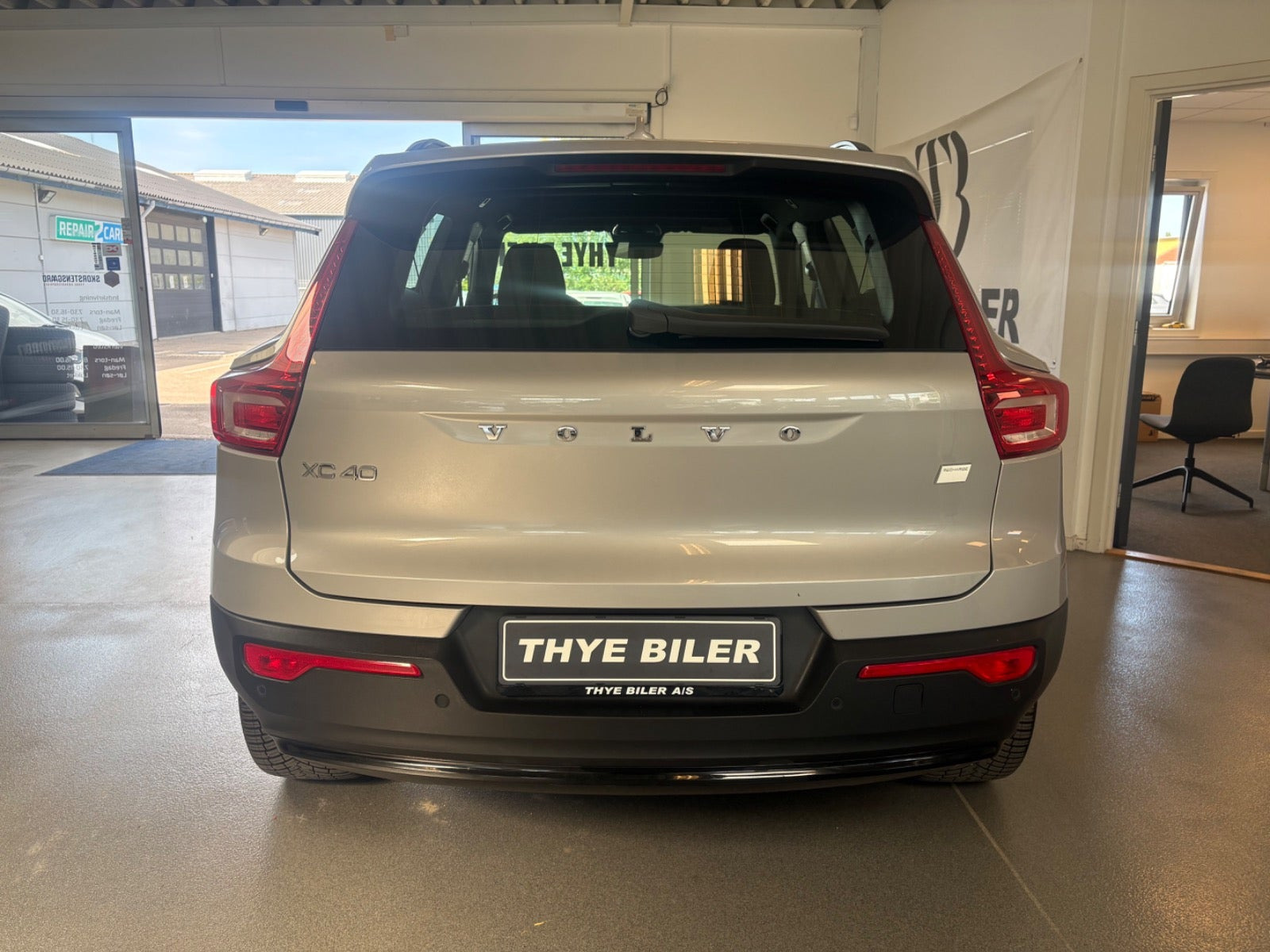 Sølv Volvo XC40 fra 2024