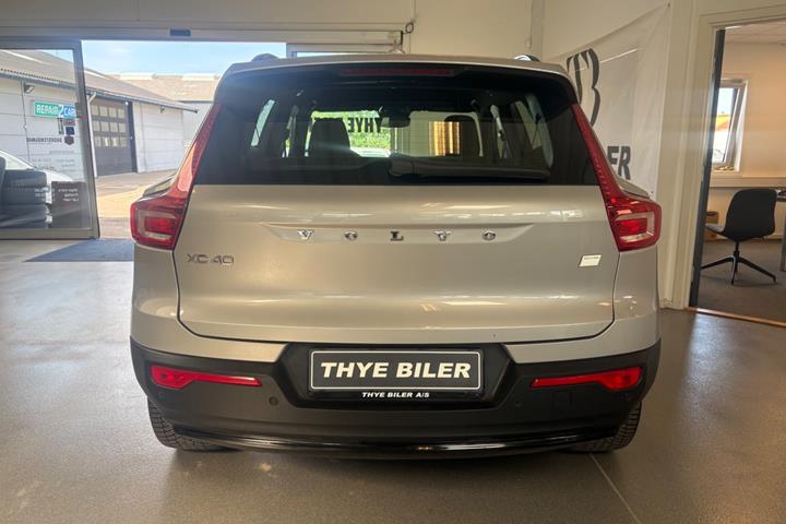 Sølv Volvo XC40 fra 2024