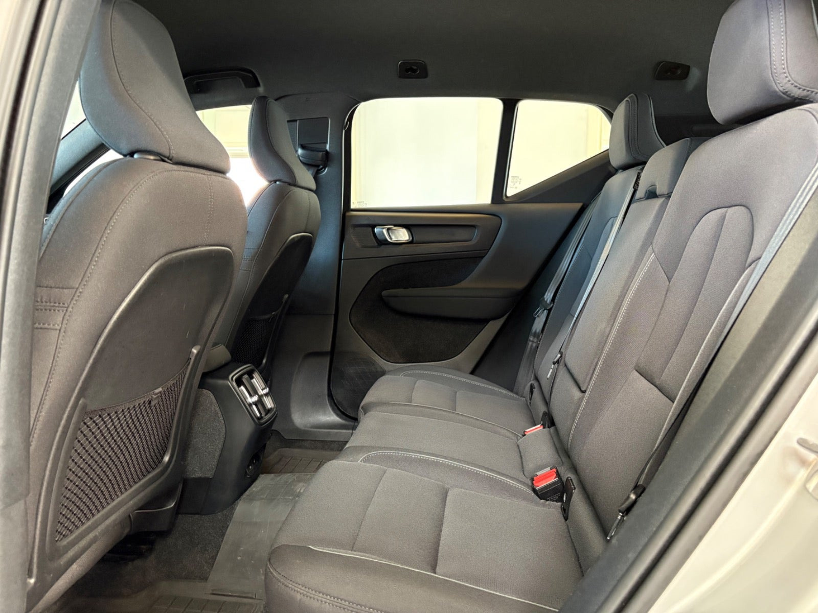 Sølv Volvo XC40 fra 2024
