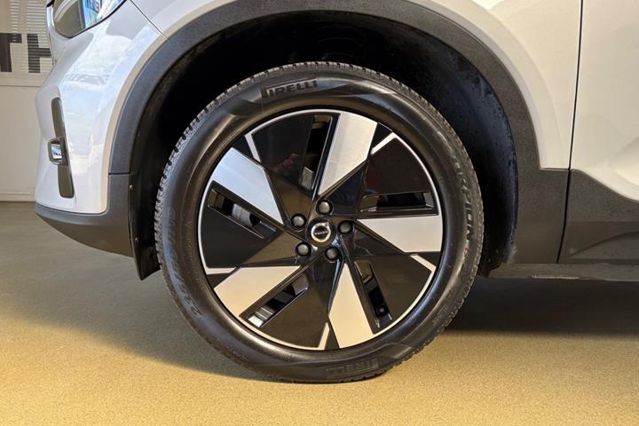 Sølv Volvo XC40 fra 2024