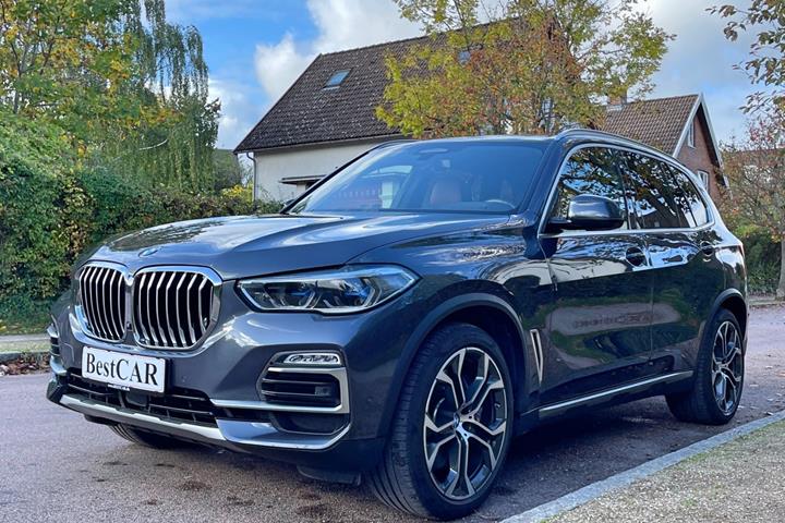 Grå BMW X5 fra 2019