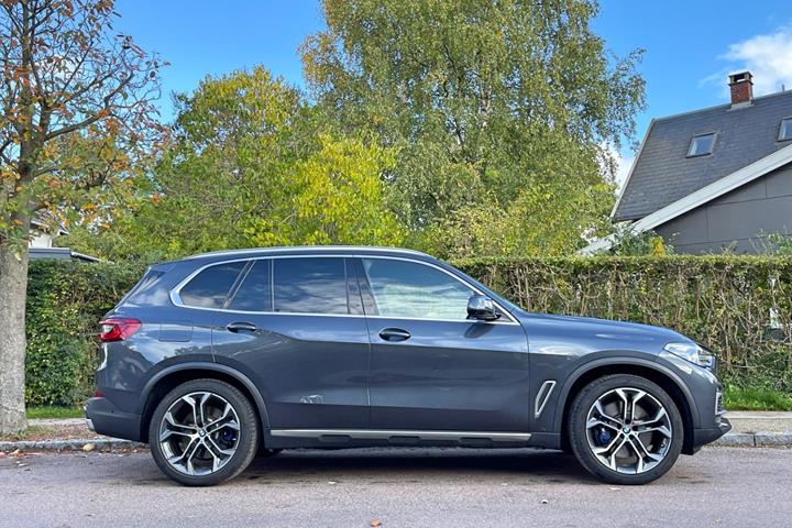 Grå BMW X5 fra 2019