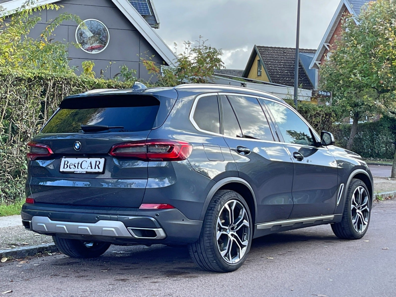 Grå BMW X5 fra 2019