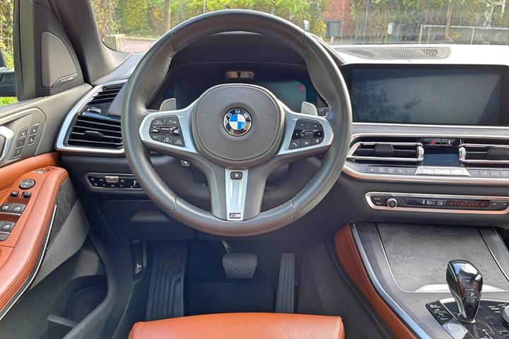Grå BMW X5 fra 2019