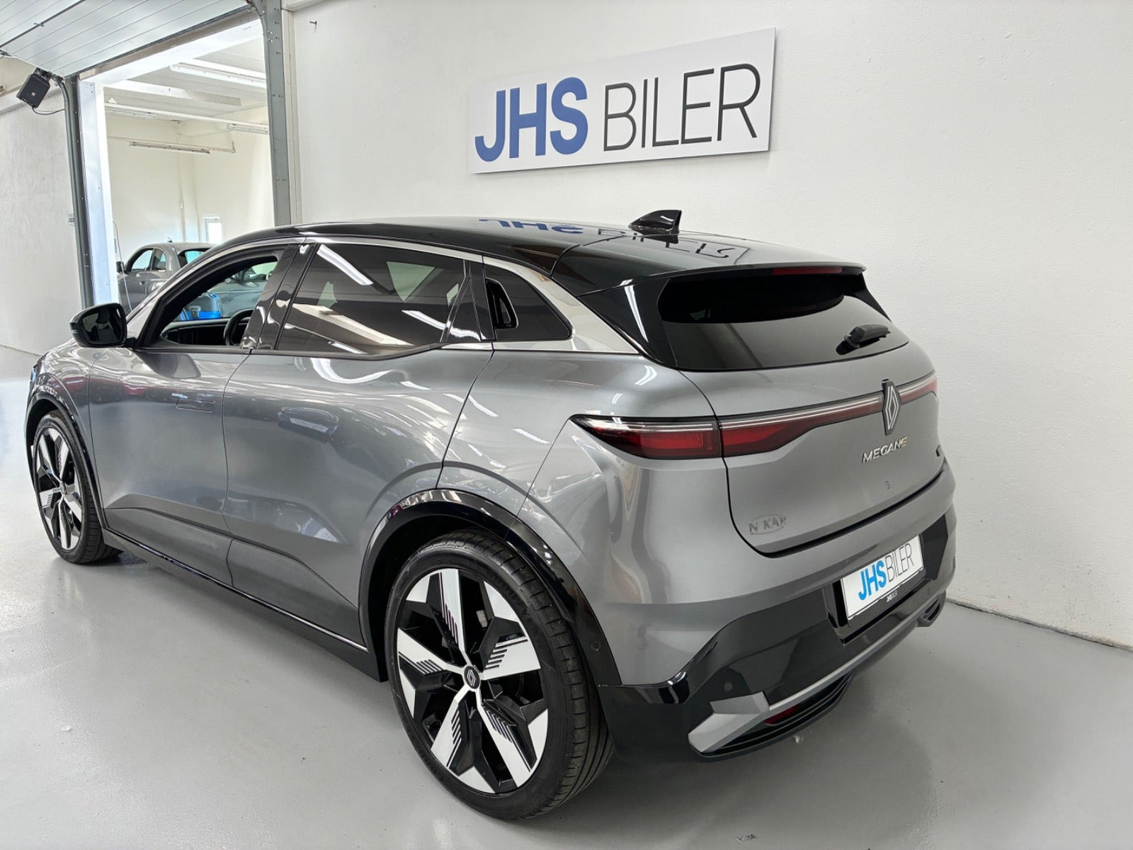 Grå Renault Megane E-Tech fra 2024