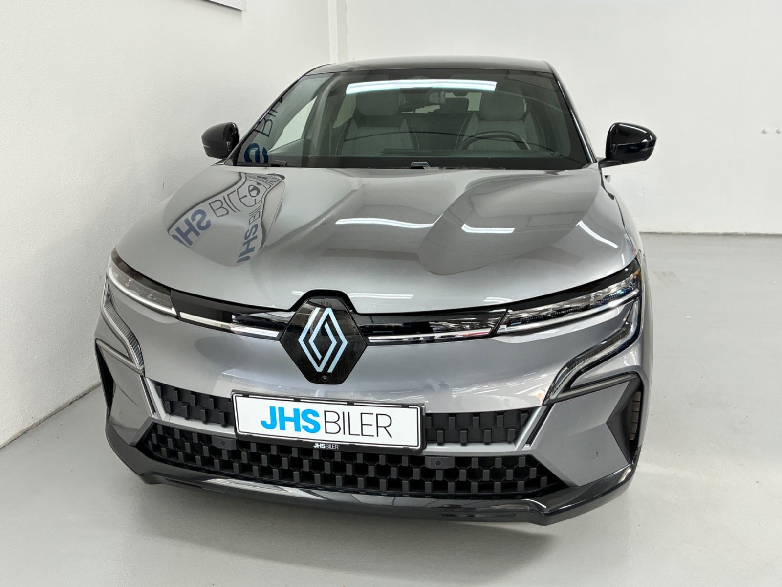 Grå Renault Megane E-Tech fra 2024