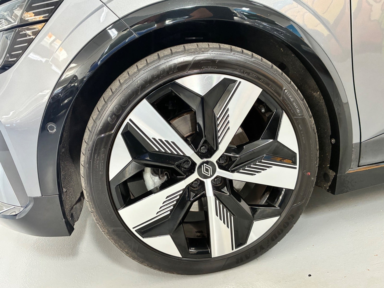 Grå Renault Megane E-Tech fra 2024