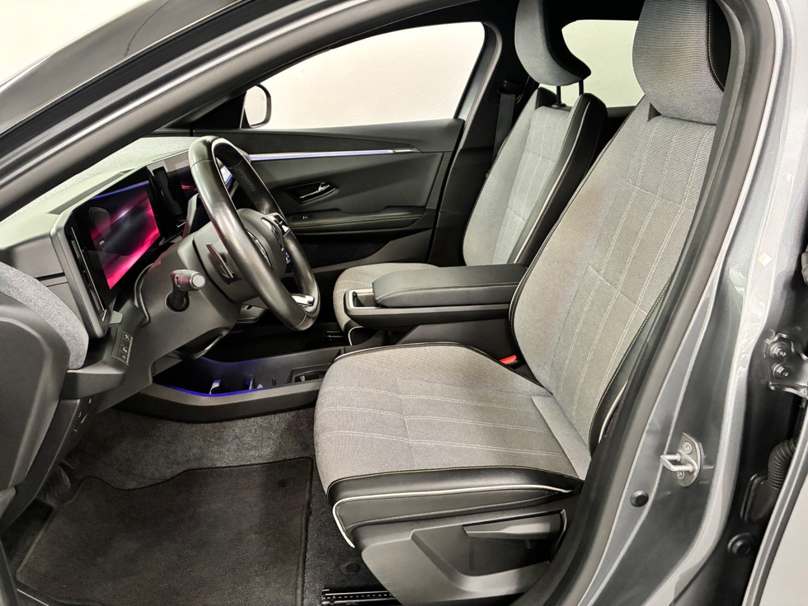 Grå Renault Megane E-Tech fra 2024