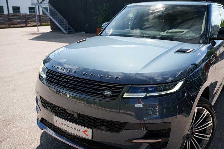 Blå Land Rover Range Rover sport fra 2023