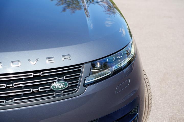Blå Land Rover Range Rover sport fra 2023