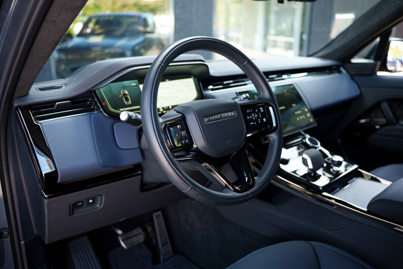 Blå Land Rover Range Rover sport fra 2023