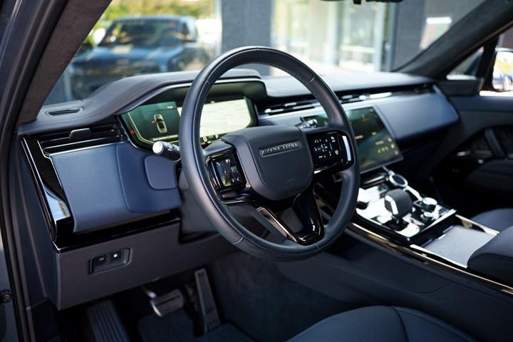 Blå Land Rover Range Rover sport fra 2023