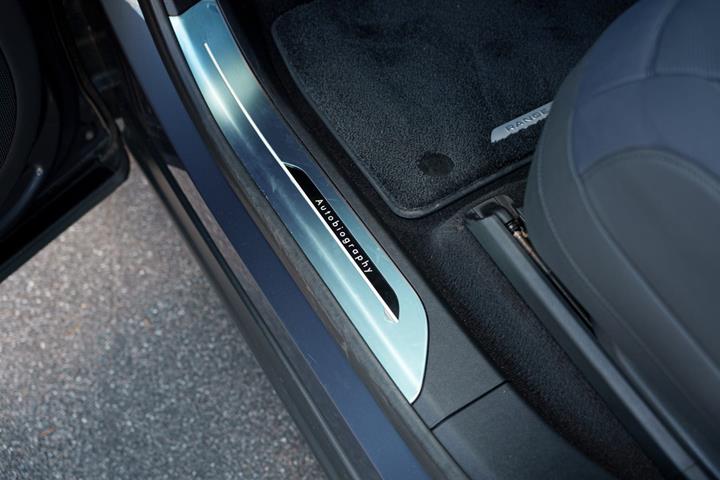 Blå Land Rover Range Rover sport fra 2023