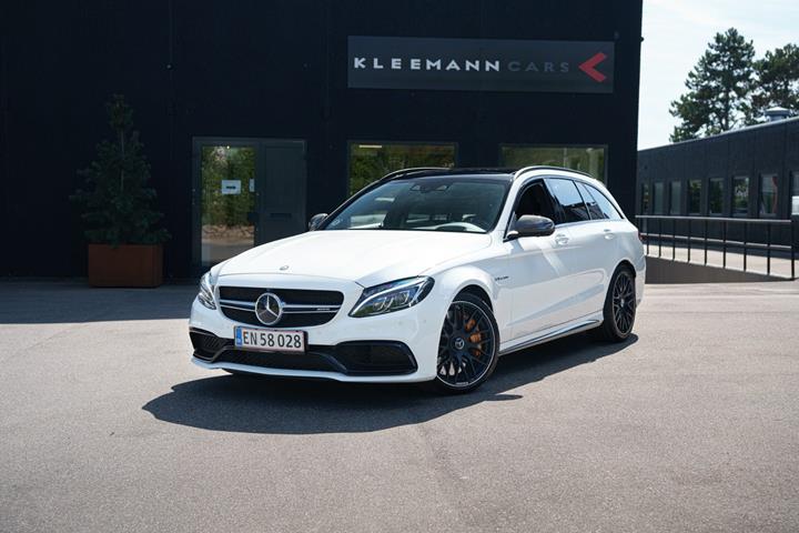 Gul Mercedes C63 fra 2017
