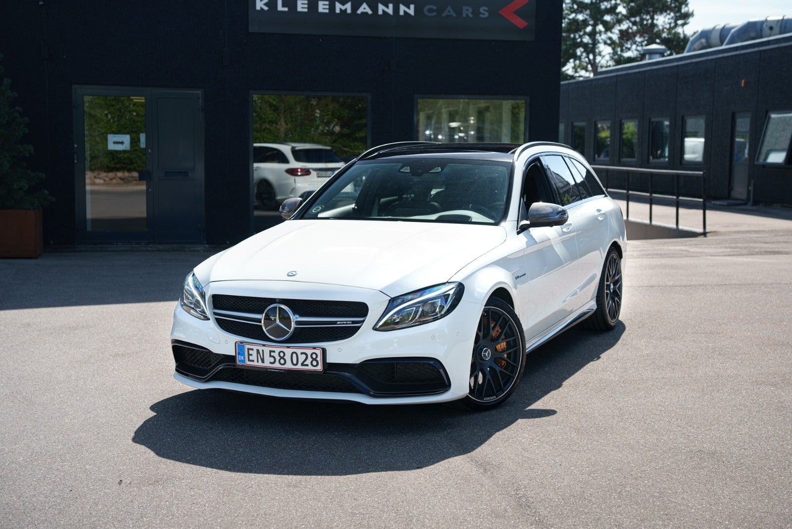 Gul Mercedes C63 fra 2017