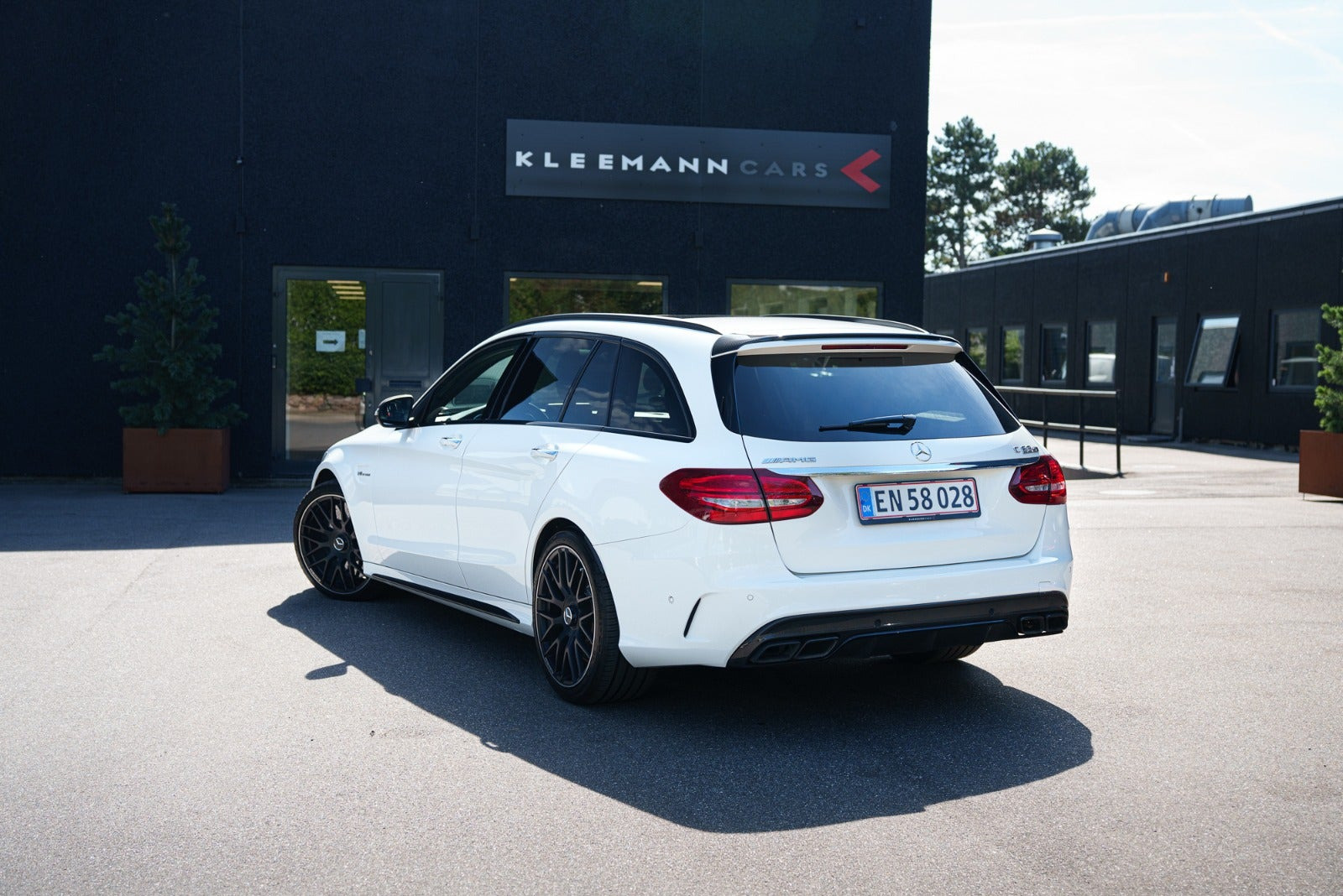 Gul Mercedes C63 fra 2017