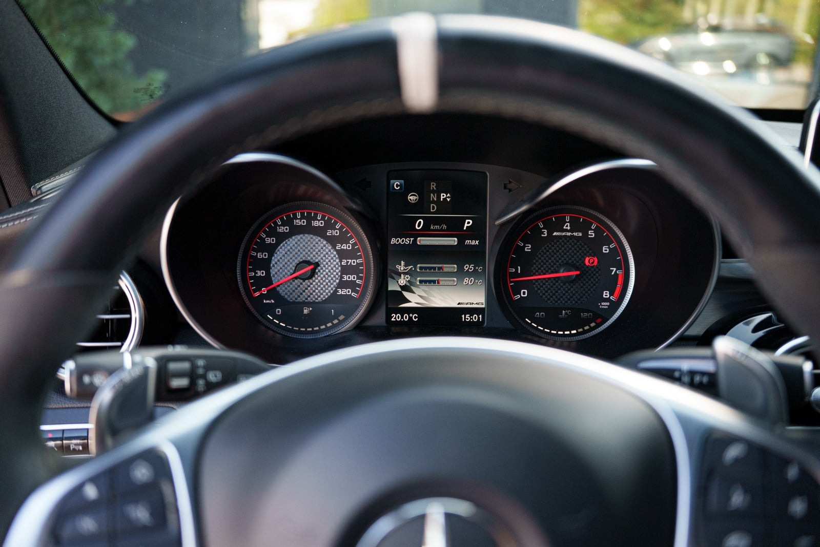 Gul Mercedes C63 fra 2017