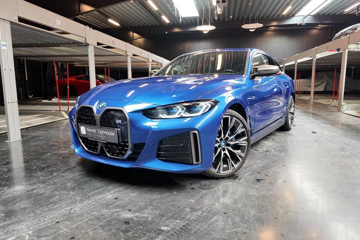 Blå BMW i4 fra 2023