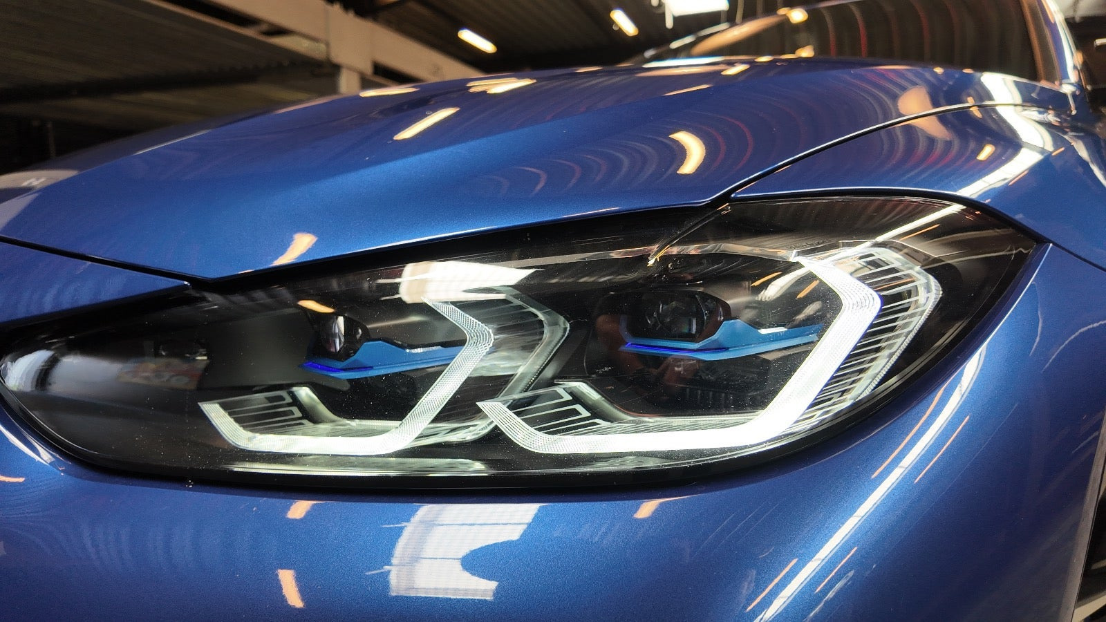 Blå BMW i4 fra 2023