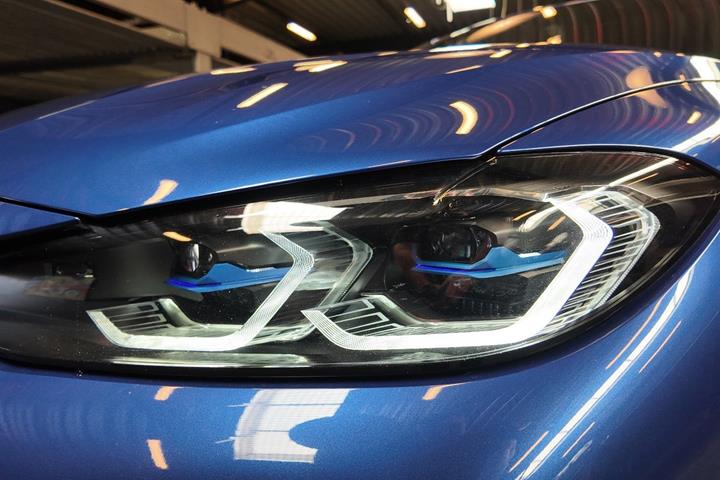 Blå BMW i4 fra 2023