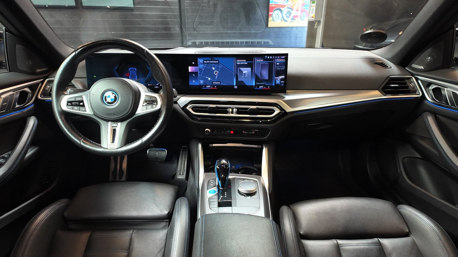 Blå BMW i4 fra 2023