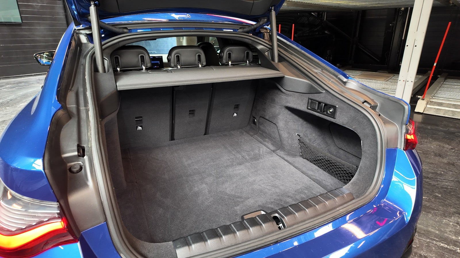 Blå BMW i4 fra 2023