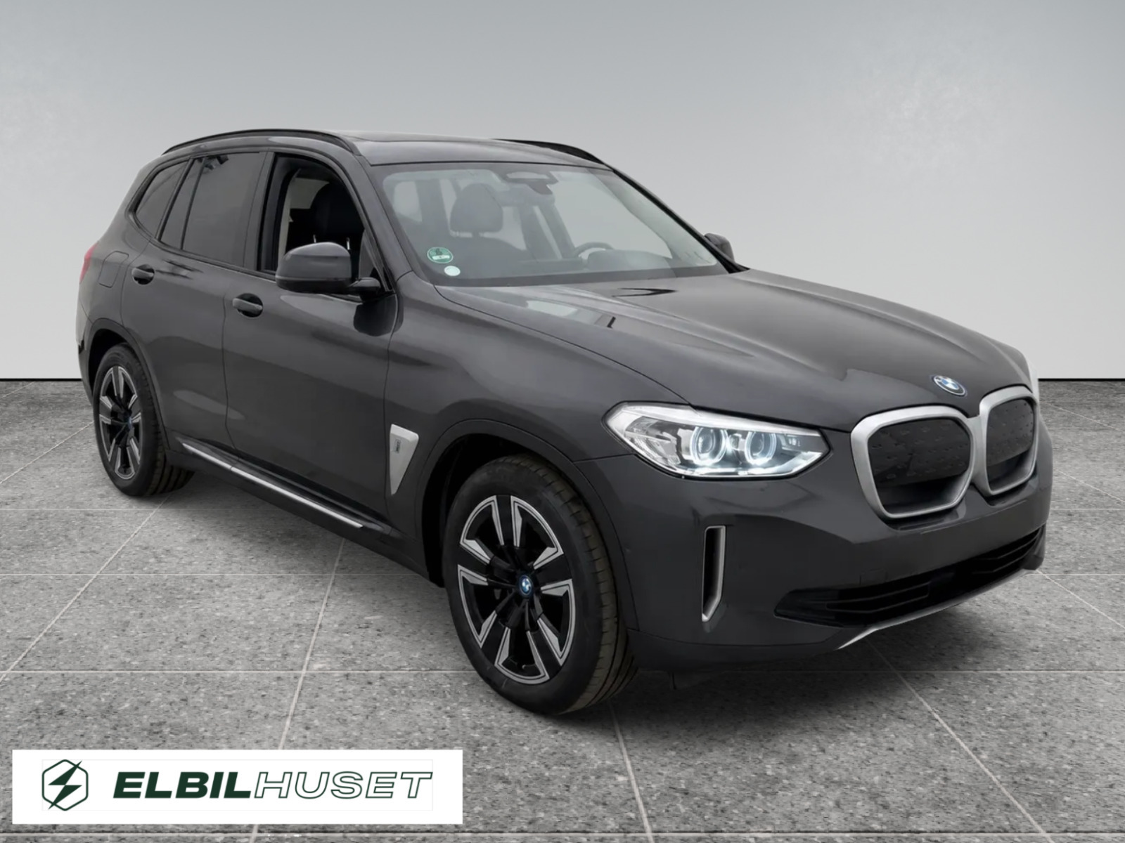 Grå BMW iX3 fra 2021