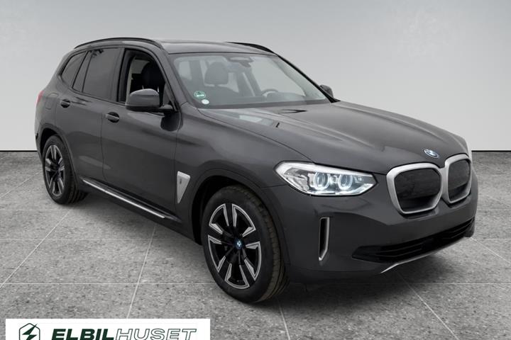 Grå BMW iX3 fra 2021