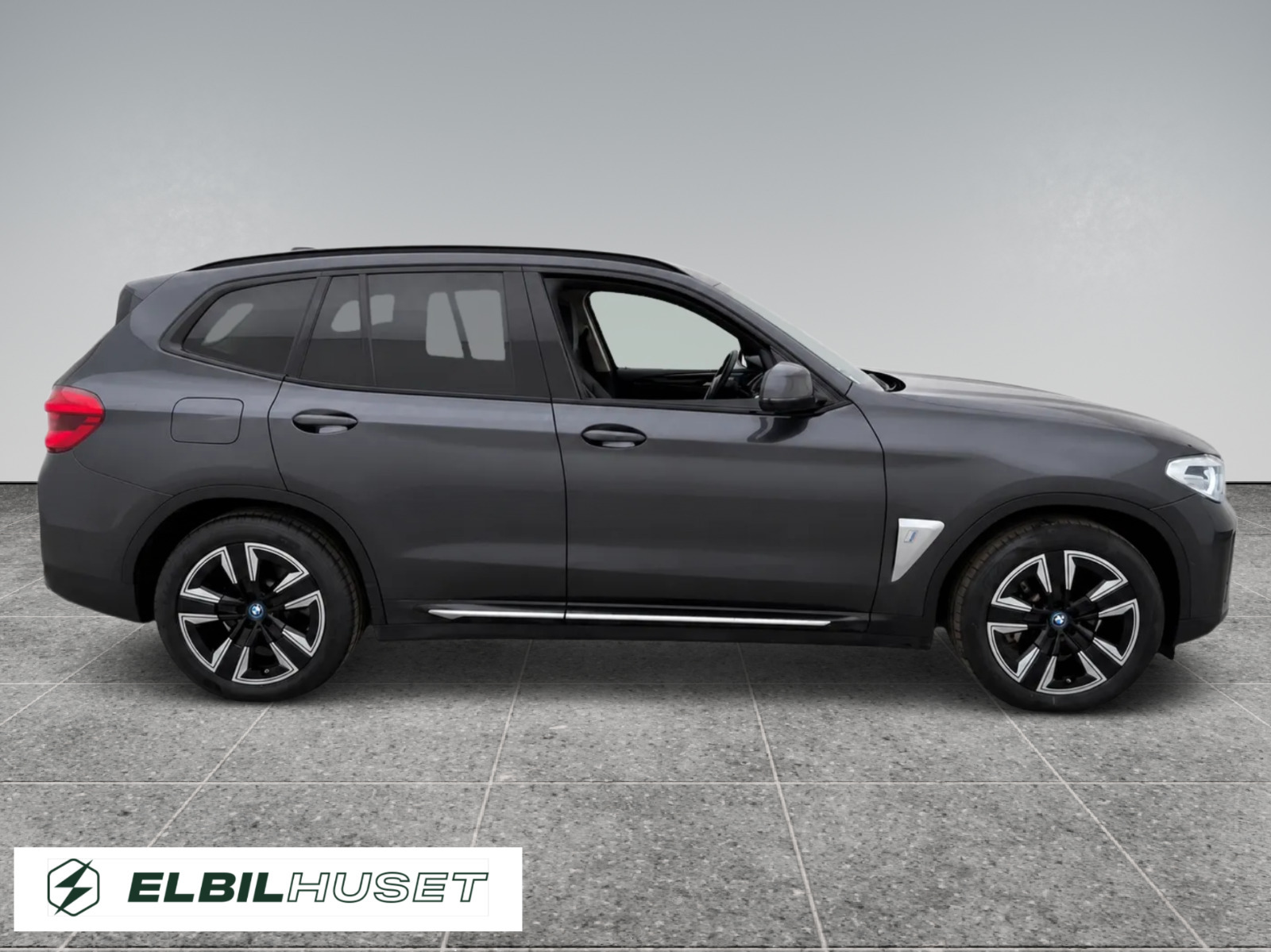 Grå BMW iX3 fra 2021