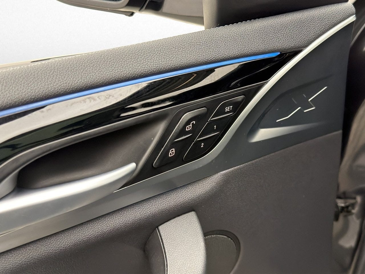 Grå BMW iX3 fra 2021